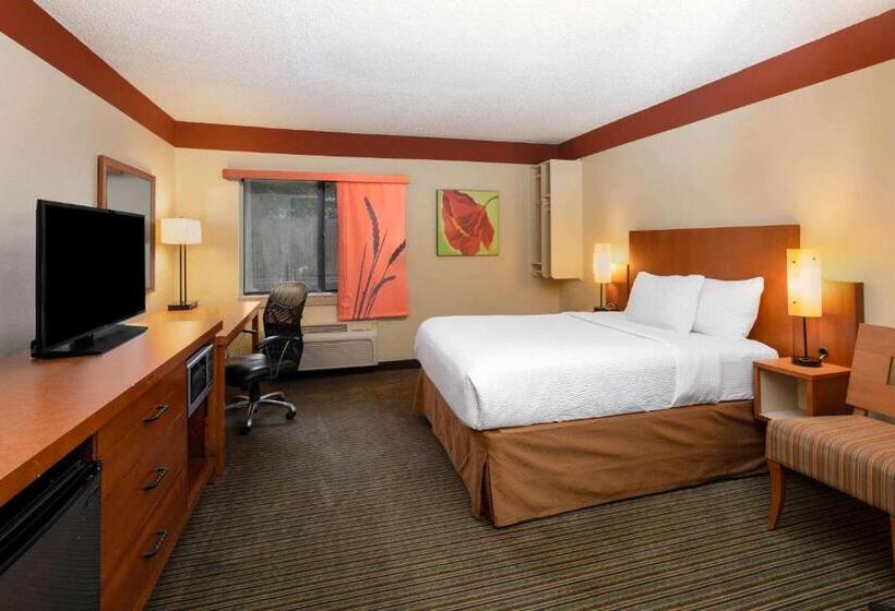 Chambre Standard Adaptée aux Personnes à Mobilité Réduite, La Quinta Inn & Suites By Wyndham Savannah Southside