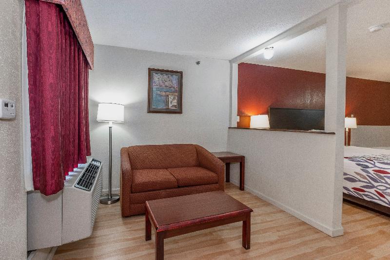 سوئیت با تخت بزرگ, Red Roof Inn & Suites Rome