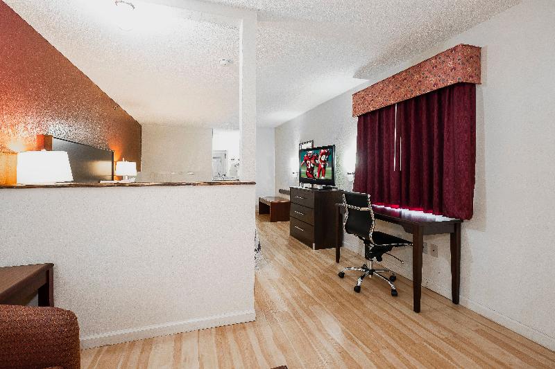 سوئیت با تخت بزرگ, Red Roof Inn & Suites Rome
