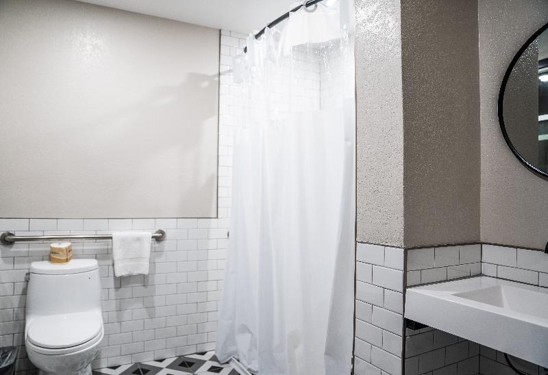 سوئیت با تخت بزرگ, Red Roof Inn & Suites Rome