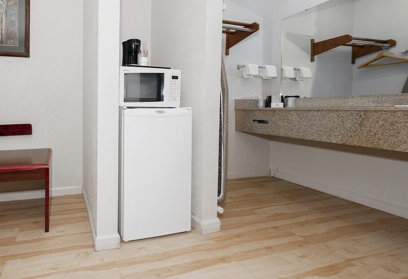 اتاق لوکس, Red Roof Inn & Suites Rome