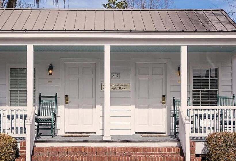 Cabin, The Beaufort Inn