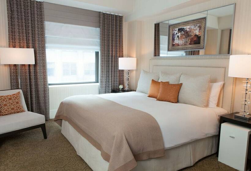 Suite Adapted for people with reduced mobility, The Benjamin Royal Sonesta New York​