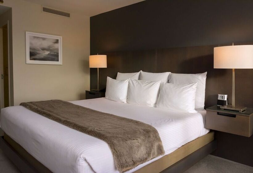 Standard Room King Size Bed, The Benson Portland, Curio Collection By Hilton