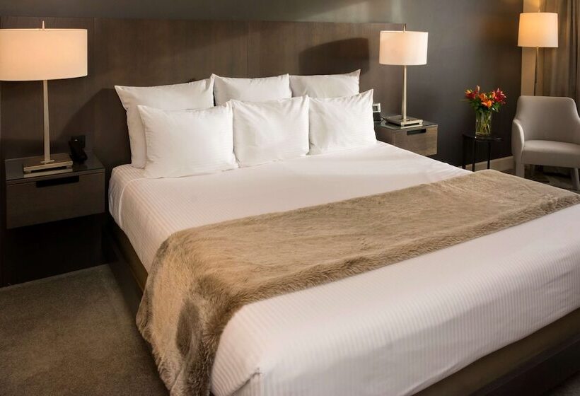 Standard Room King Size Bed, The Benson Portland, Curio Collection By Hilton