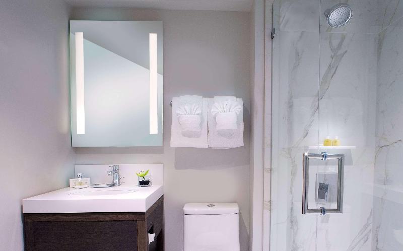 اتاق استاندارد با تخت دو نفره بزرگ, The Benson Portland, Curio Collection By Hilton
