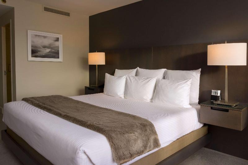 اتاق استاندارد با تخت بزرگ, The Benson Portland, Curio Collection By Hilton