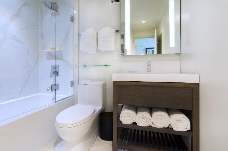 اتاق استاندارد با تخت دو نفره بزرگ, The Benson Portland, Curio Collection By Hilton
