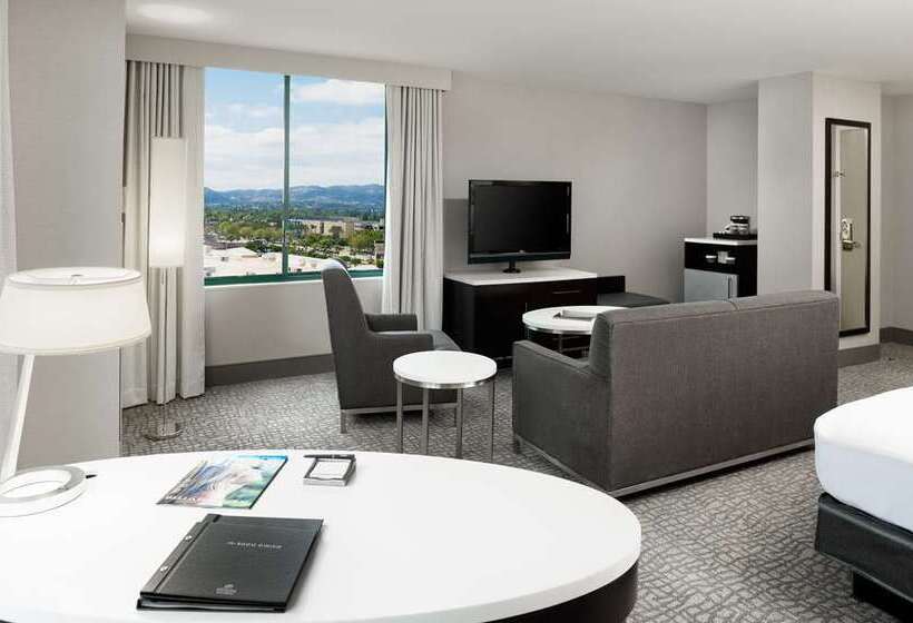 اتاق استاندارد با تخت بزرگ, The Benson Portland, Curio Collection By Hilton
