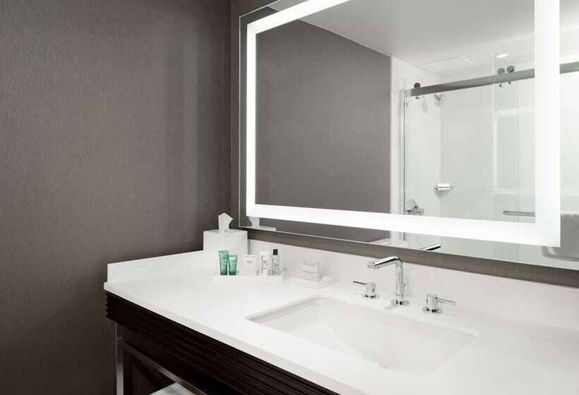 اتاق استاندارد با تخت بزرگ, The Benson Portland, Curio Collection By Hilton