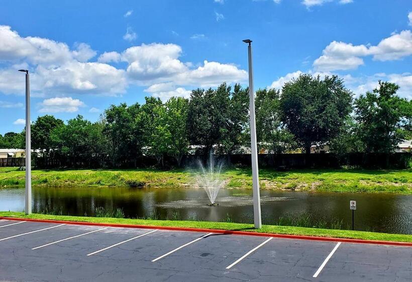 سوییت با چشم‌انداز استخر, Vero Beach Inn & Suites Vero Beach I 95