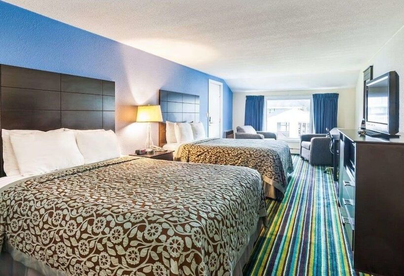 Deluxe Room with Views, Days Inn By Wyndham Lincoln