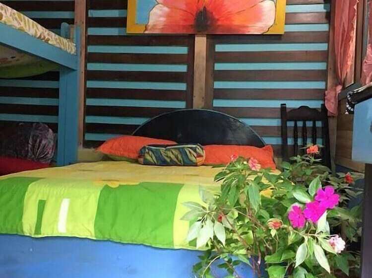اتاق استاندارد, Wood House Hostel
