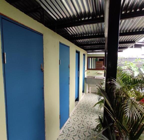 اتاق استاندارد, Hostal & Café Travelers