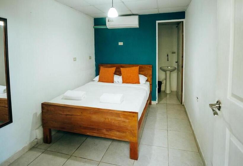 اتاق استاندارد با تراس, Hostel Travelers Santiago