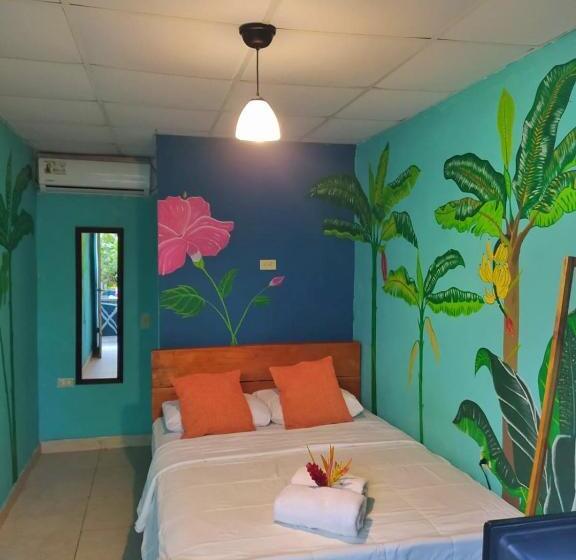 اتاق استاندارد با تراس, Hostal & Café Travelers