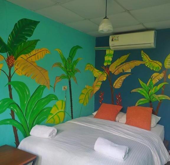 اتاق استاندارد با تراس, Hostal & Café Travelers