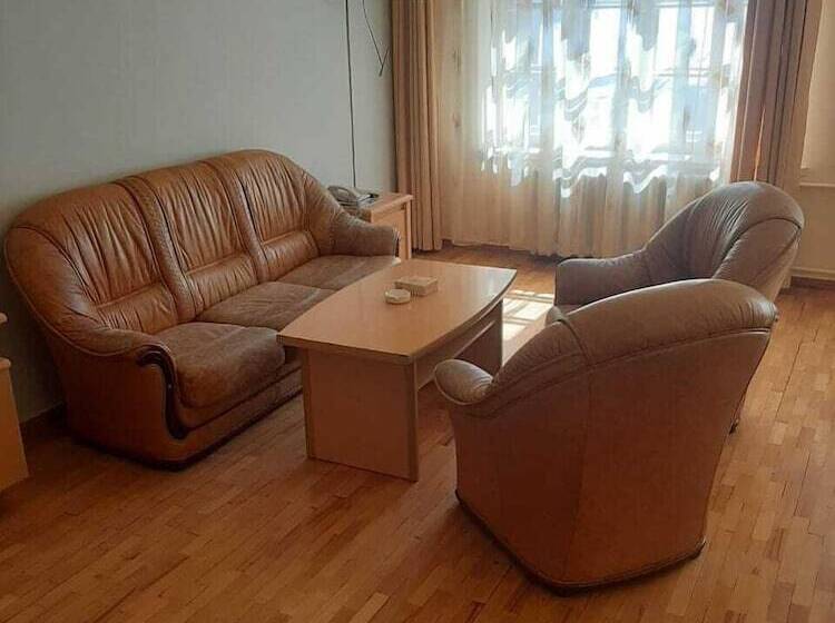 اتاق استاندارد سه نفره, Ani Guest House