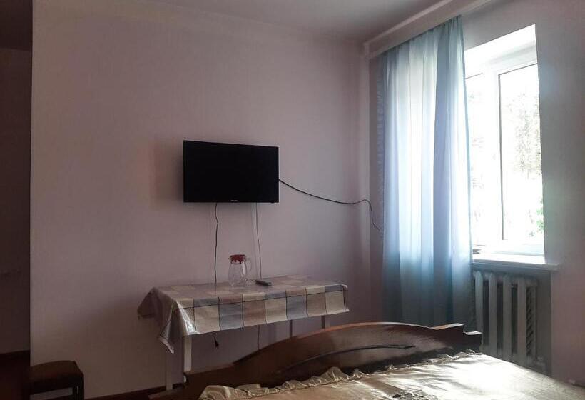 اتاق استاندارد سه نفره, Ani Guest House
