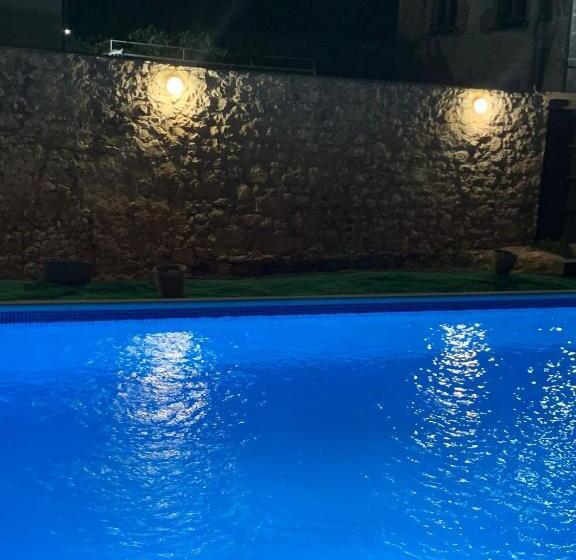 استودیوی لوکس, Vila Hana