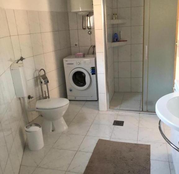 ویلای یک اتاق خوابه با استخر شنا, Vila Hana