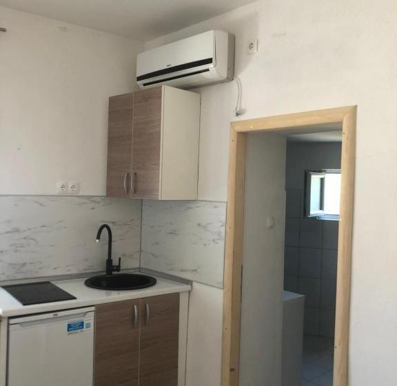 ویلای یک اتاق خوابه با استخر شنا, Vila Hana