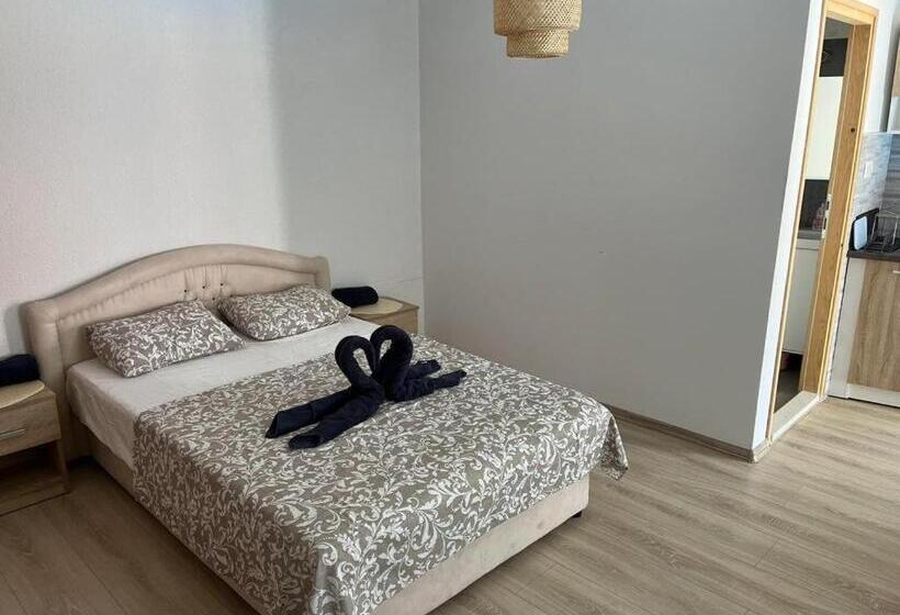 استودیوی لوکس, Vila Hana