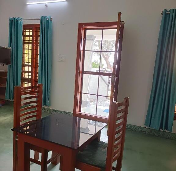 بانگلوی لوکس, Kadalamma Beach Homestay