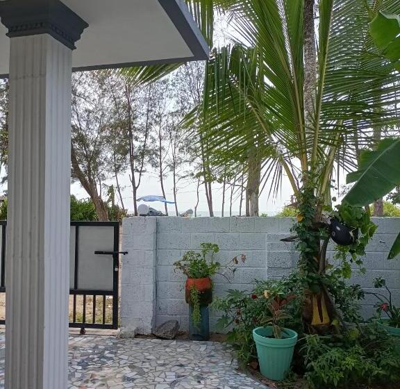 بانگلوی لوکس, Kadalamma Beach Homestay