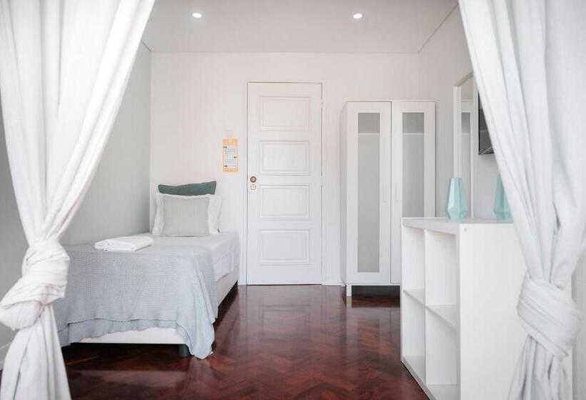 اتاق استاندارد یک تخته با بالکن, 4u Lisbon Suites & Guesthouse Vii Airport