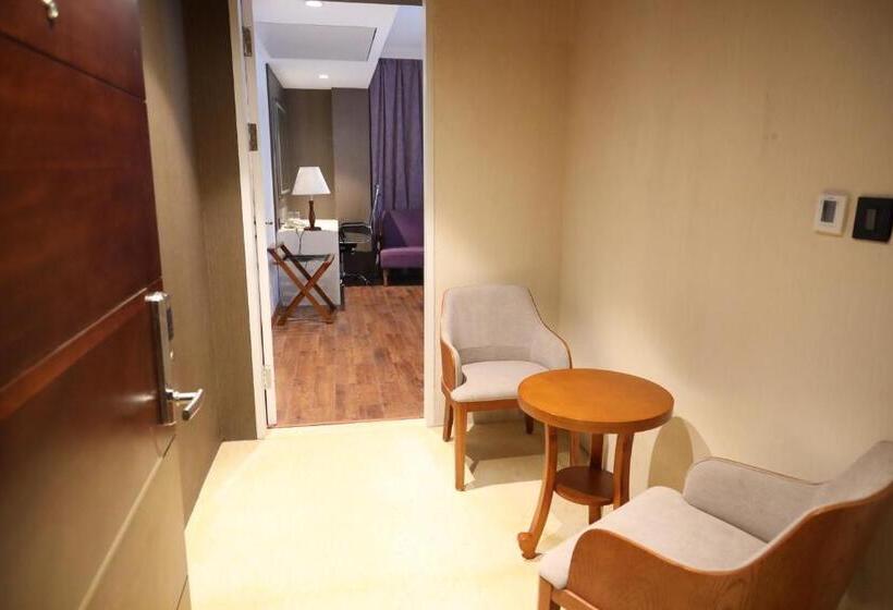 Suite Queen Bed, Regenta Central Rs Chennai Omr Sipcot