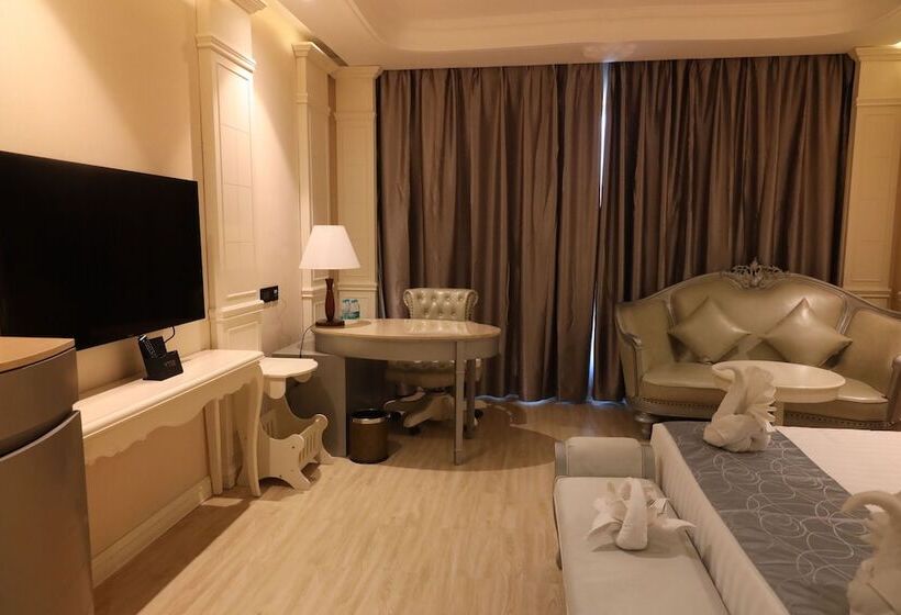 Suite Queen Bed, Regenta Central Rs Chennai Omr Sipcot