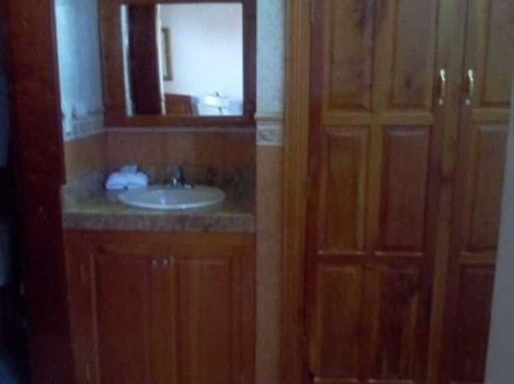 اتاق لوکس, Santa Elena