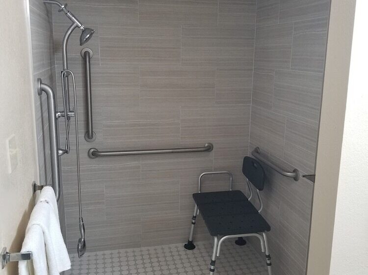 استودیوی لوکس, Baymont By Wyndham Lake City