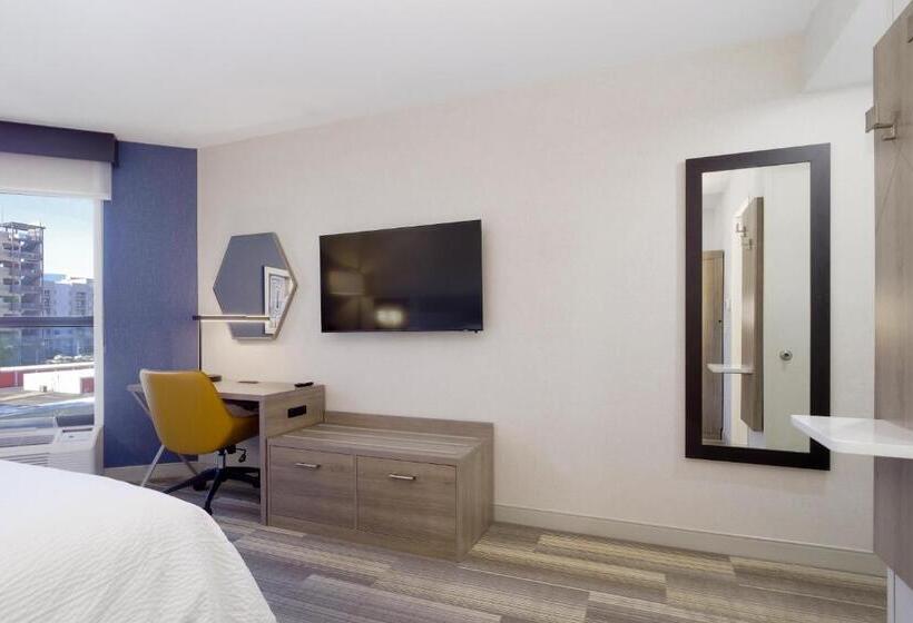 Suite Adapted for people with reduced mobility, Holiday Inn Express & Suites Phoenix – Tempe