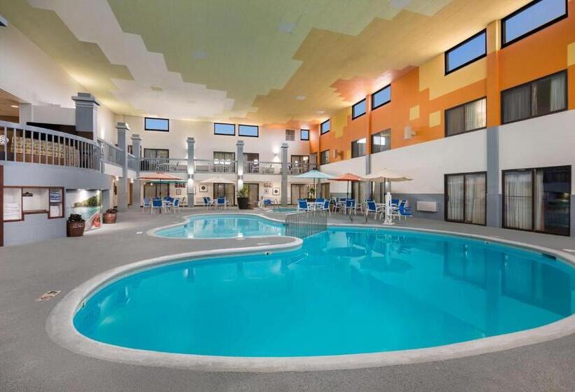 Стандартный Номер Кровать Кинг, Revel Hotel Minot   Surestay Collection By Best Western
