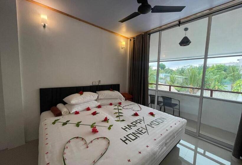 اتاق لوکس با بالکن, Thoddoo White Sand Inn