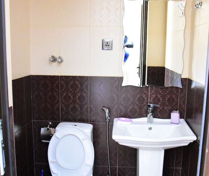 اتاق خانوادگی, Si̇msek Hotel&restourant
