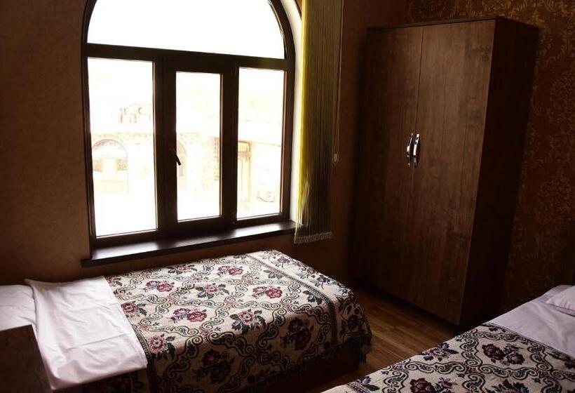 اتاق خانوادگی, Si̇msek Hotel&restourant