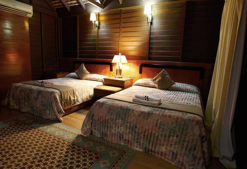 샬레, The Manor Beach Resort Besut