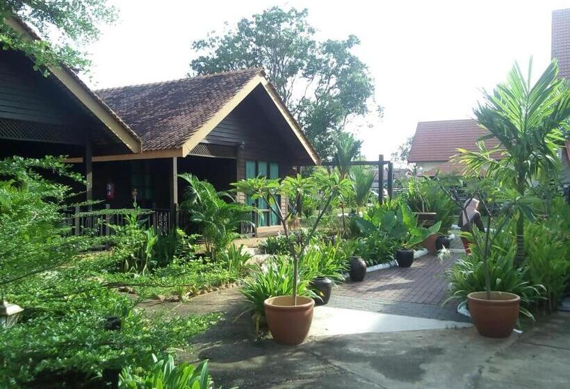 샬레, The Manor Beach Resort Besut