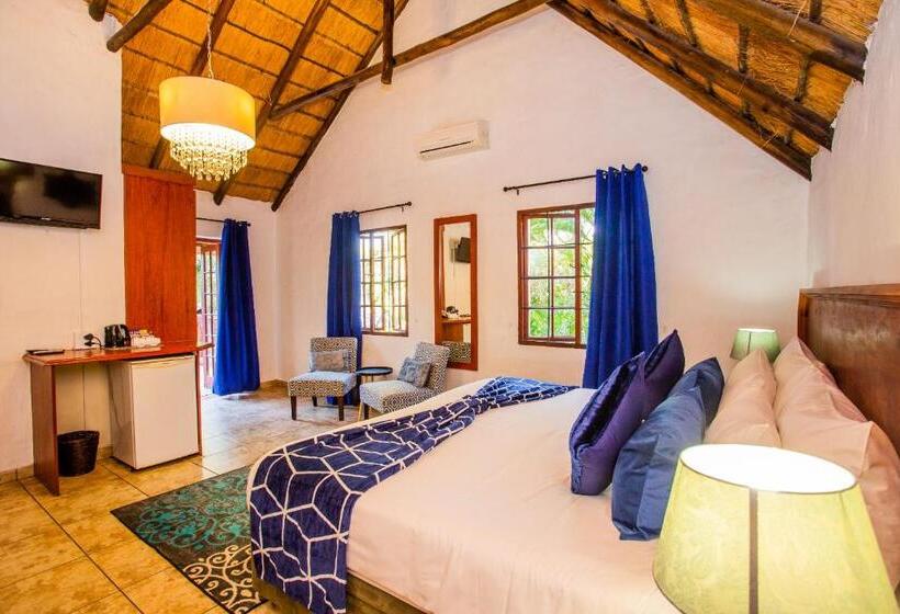 اتاق لوکس با بالکن, The Villa Manor & Spa