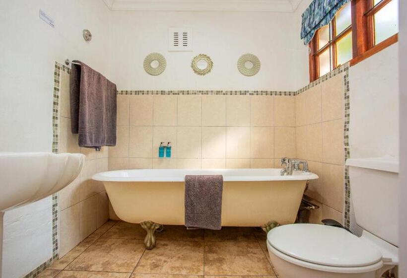 اتاق لوکس با بالکن, The Villa Manor & Spa
