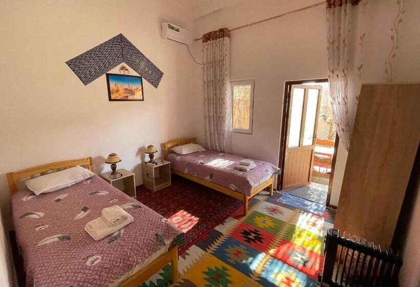 اتاق لوکس با چشم‌انداز باغ, Guest House Khiva Boyjon Ota