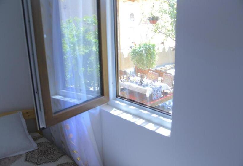 اتاق لوکس با چشم‌انداز باغ, Guest House Khiva Boyjon Ota