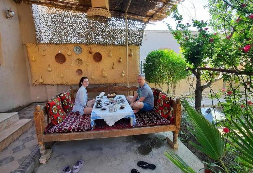 اتاق لوکس با چشم‌انداز باغ, Guest House Khiva Boyjon Ota