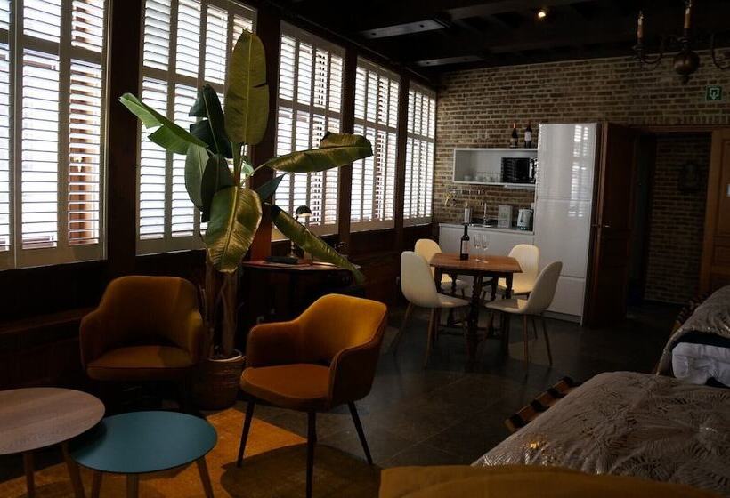 سوییت لوکس, Charming Suites Jan Zonder Vrees
