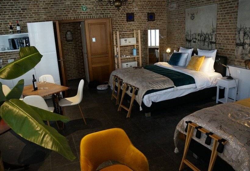 سوییت لوکس, Charming Suites Jan Zonder Vrees