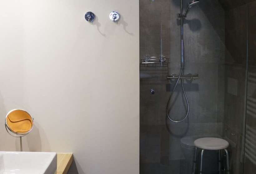 سوییت لوکس, Charming Suites Jan Zonder Vrees