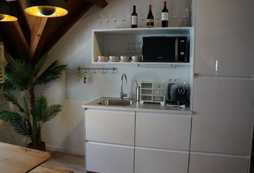 سوییت لوکس, Charming Suites Jan Zonder Vrees